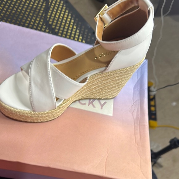 180. NEW SIZE 6.5 Aldo White Wedge Espadrilles with Ankle Strap - Picture 4 of 4
